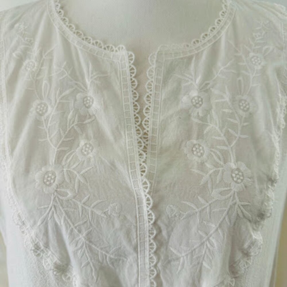 SHEIN Curve White Embroidered dress